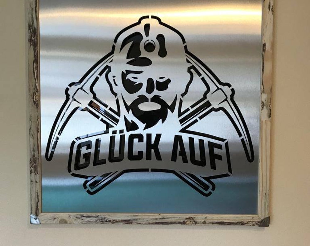 Happiness on wall sign Bergmann